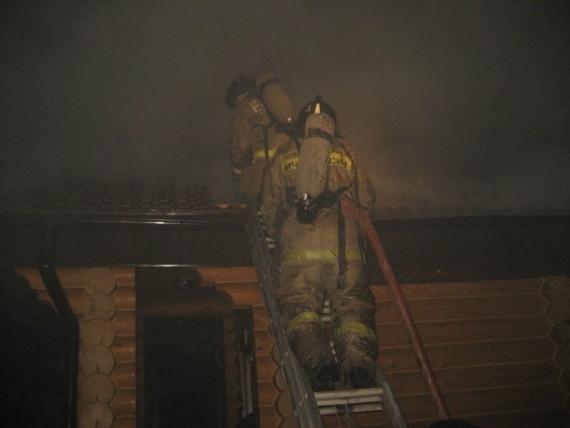 Пожарно-спасательные подразделения выезжали на пожар в г. Онеге Архангельской области.