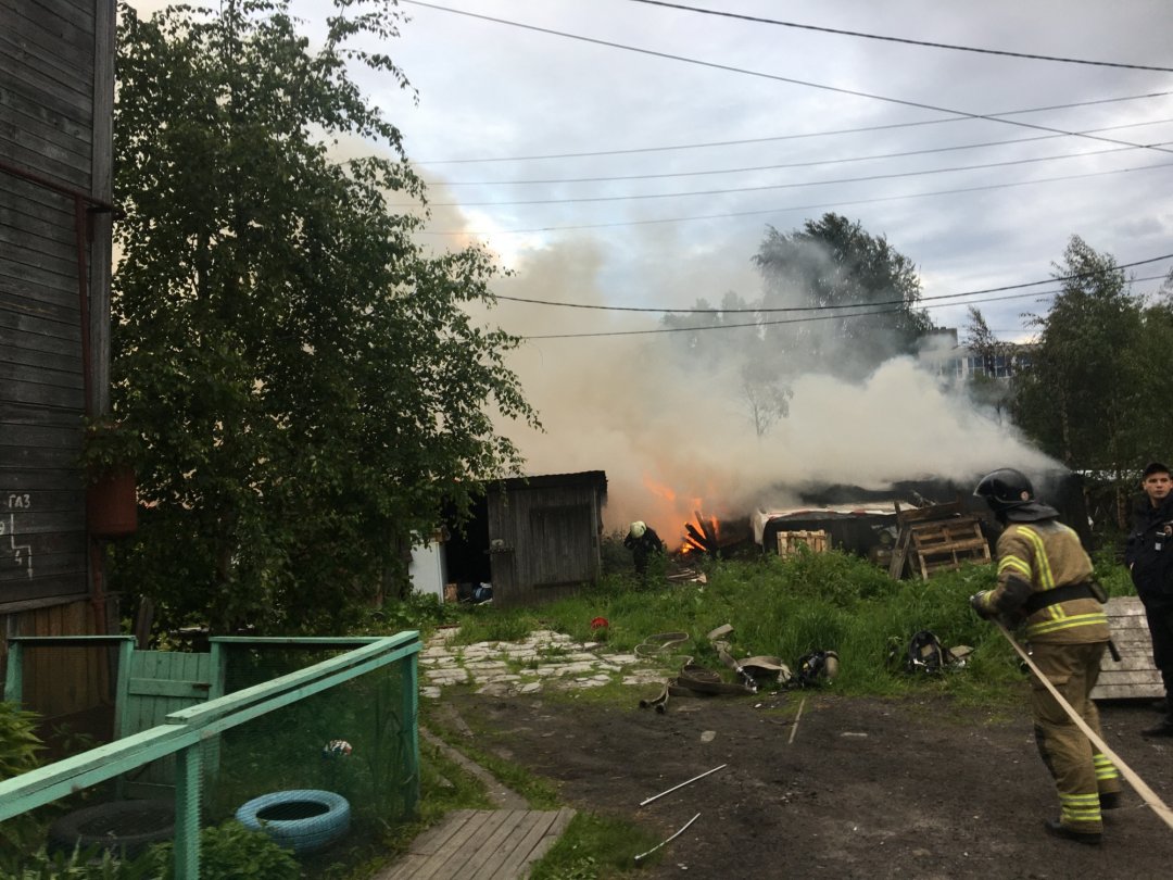 Пожарно-спасательные подразделения выезжали на пожар в г.Онеге Архангельской области.